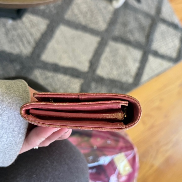 Miu Miu Pink Croc-Embossed Leather Wallet - Picture 6 of 10